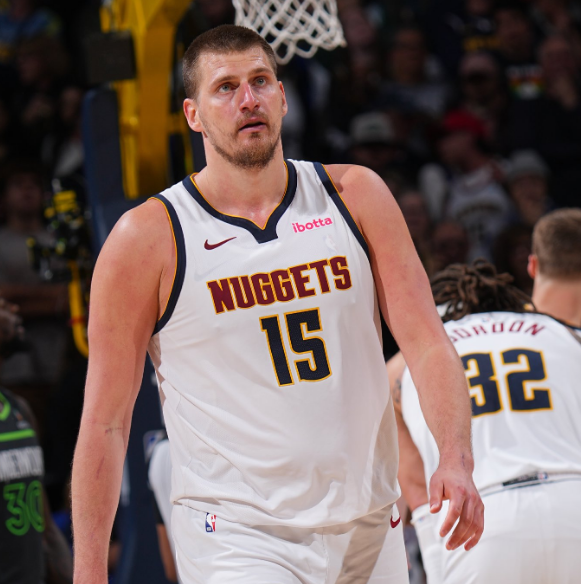 首场比赛中 首场比赛中